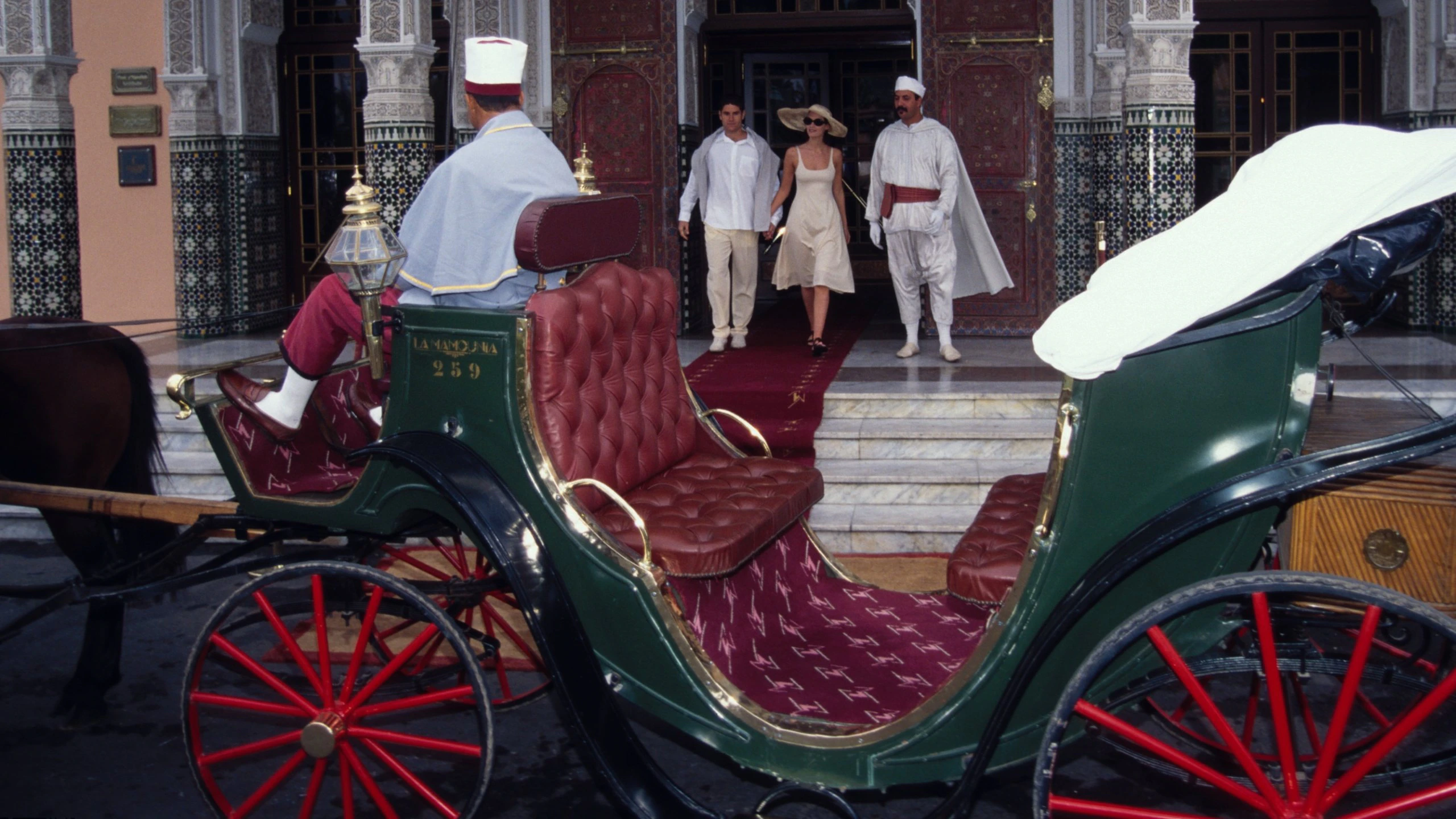 marrakech-gardens-horse-drawn-carriage